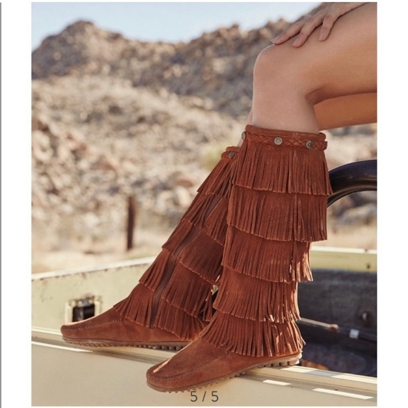 MINNETONKA • 5-layer Fringe Boot | Size 7 - Picture 1 of 8